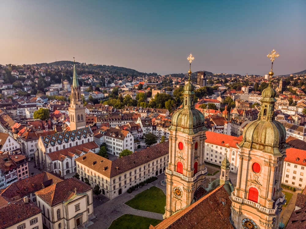 Bellissima vista aerea dello skyline di San Gallo, Abbazia di San Gallo in Svizzera